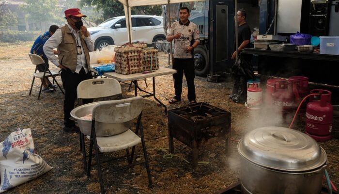 Dapur Umum Jadi Penopang Relawan Karhutla Kobar