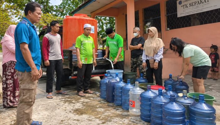 Kemarau Panjang, Warga Kapuas Bergantung pada Air Galonan