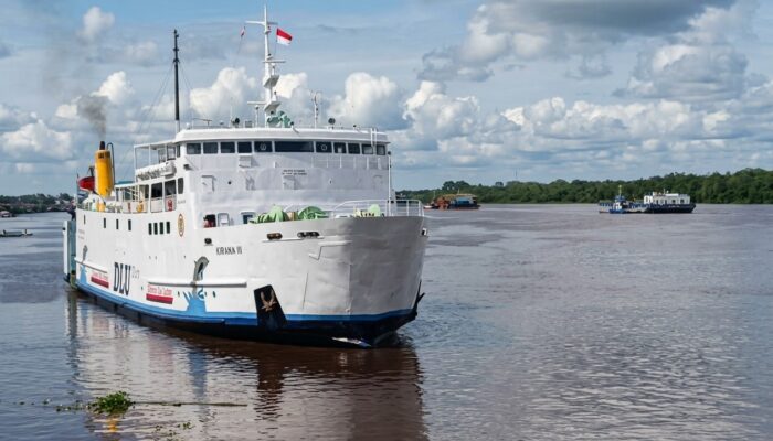 Kapal Besar Masih Menunggu Pasang, Seberapa Serius Pendangkalan Sungai Mentaya?