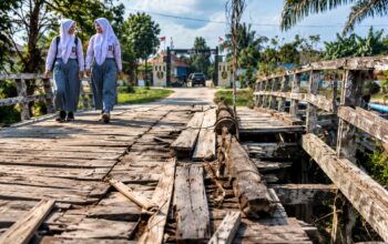Jembatan SMAN 1 Samuda Kotim Rusak, 600 Siswa Terancam