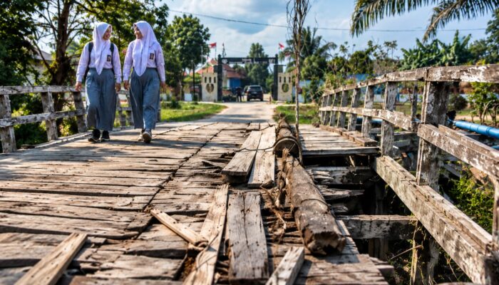 Jembatan SMAN 1 Samuda Kotim Rusak, 600 Siswa Terancam